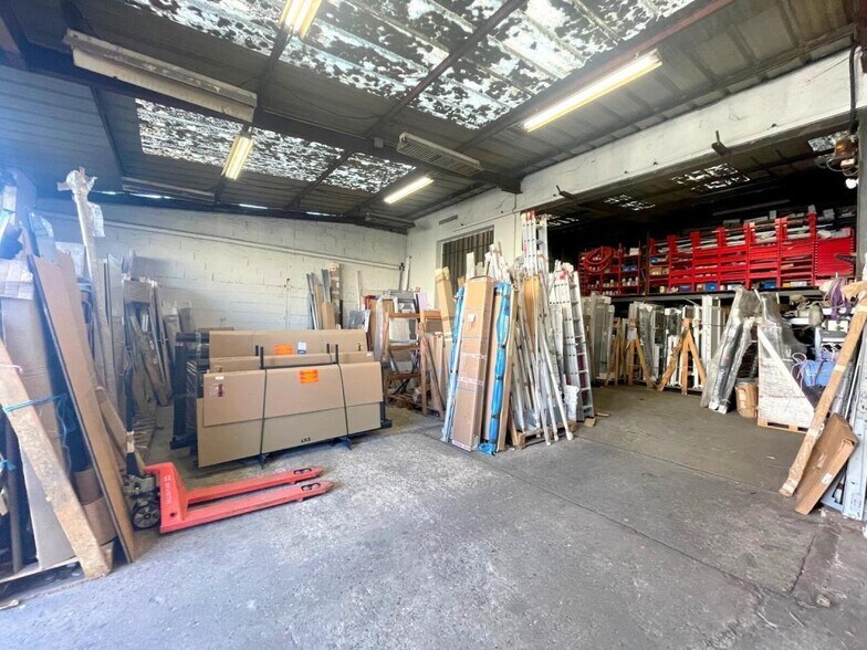 Light Industrial in Sartrouville to rent - Building Photo - Image 2 of 7