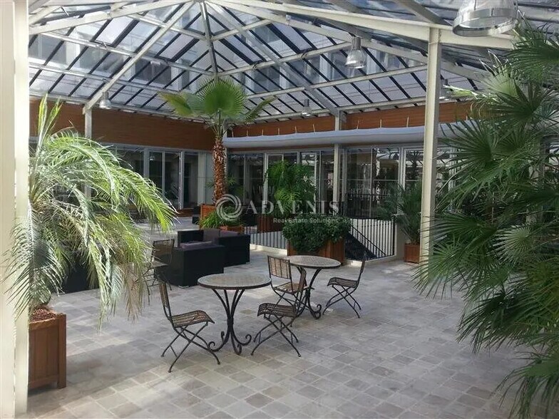 Office in Rungis to rent - Building Photo - Image 2 of 4