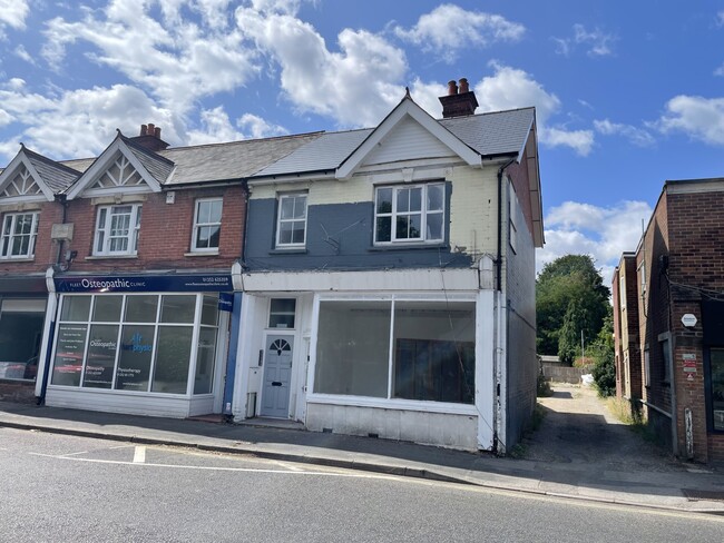 More details for 4 Kings Rd, Fleet - Retail to Rent