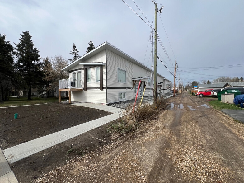 5014 53 St, Camrose, AB for sale - Building Photo - Image 3 of 7