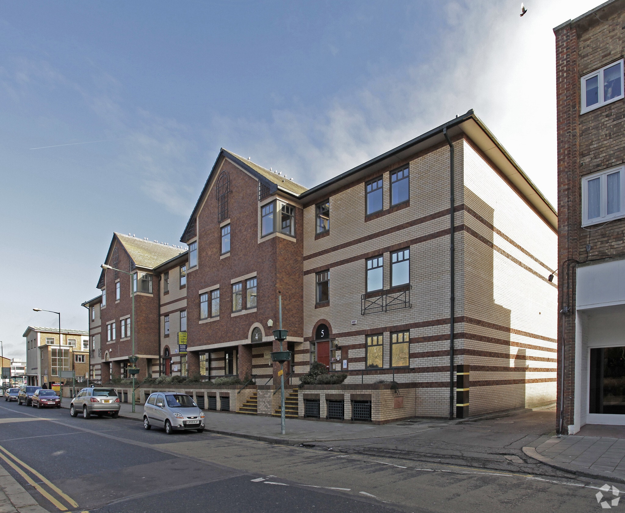 Waterhouse St, Hemel Hempstead to rent Primary Photo- Image 1 of 6