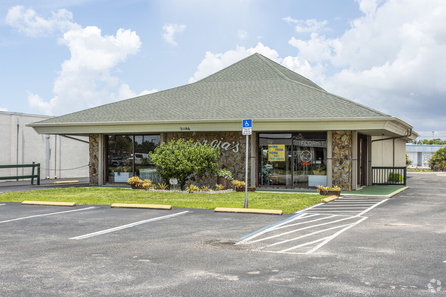 21186 Olean Blvd, Port Charlotte, FL for sale - Primary Photo - Image 1 of 1