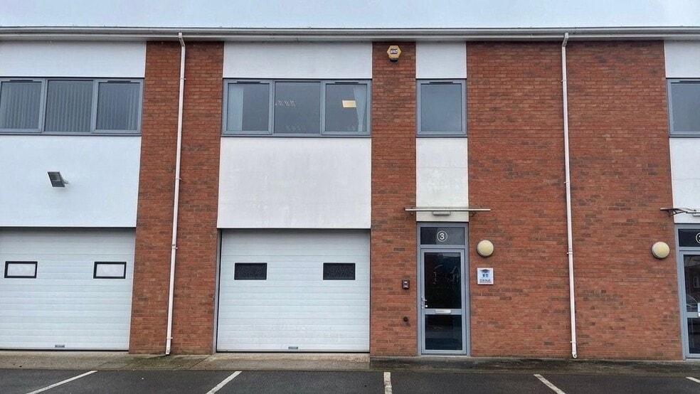 Lower Cape, Warwick to rent - Building Photo - Image 2 of 10