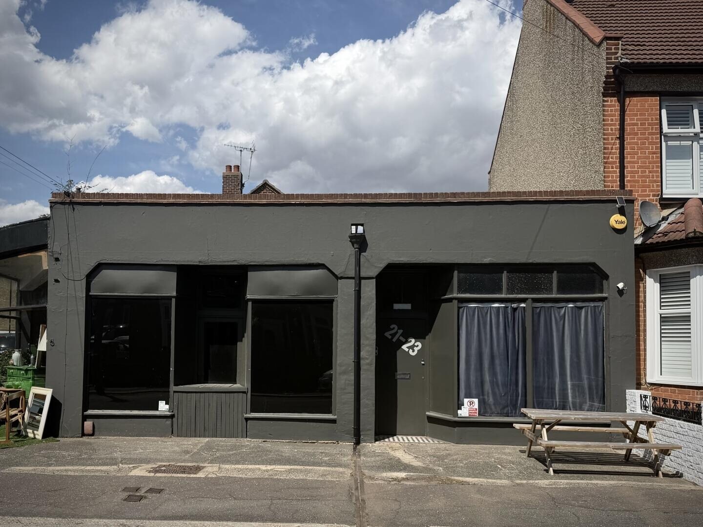 21-23 Glendale Gdns, Leigh On Sea to rent Building Photo- Image 1 of 6