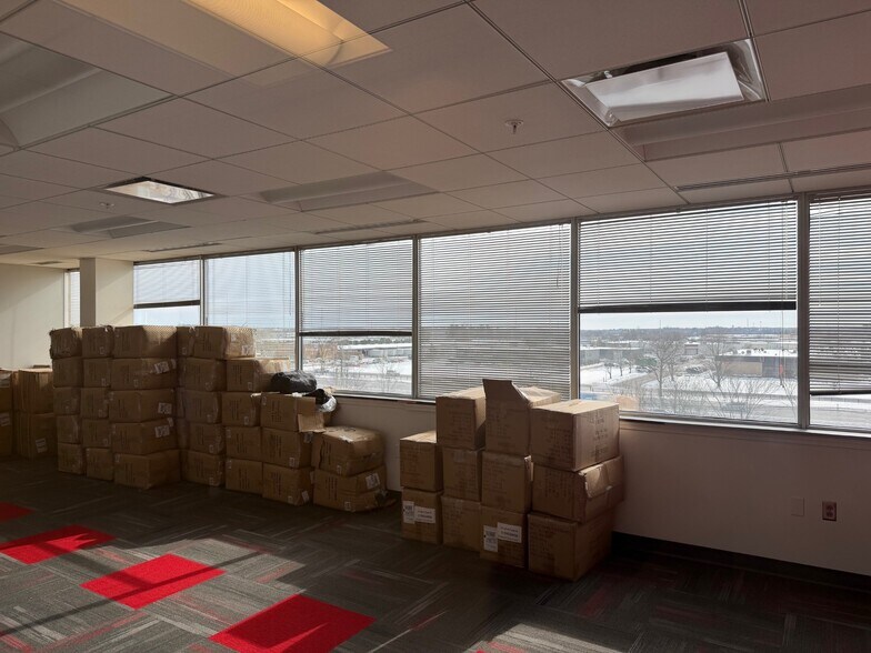 10100 Linn Station Rd, Louisville, KY to rent - Building Photo - Image 3 of 14