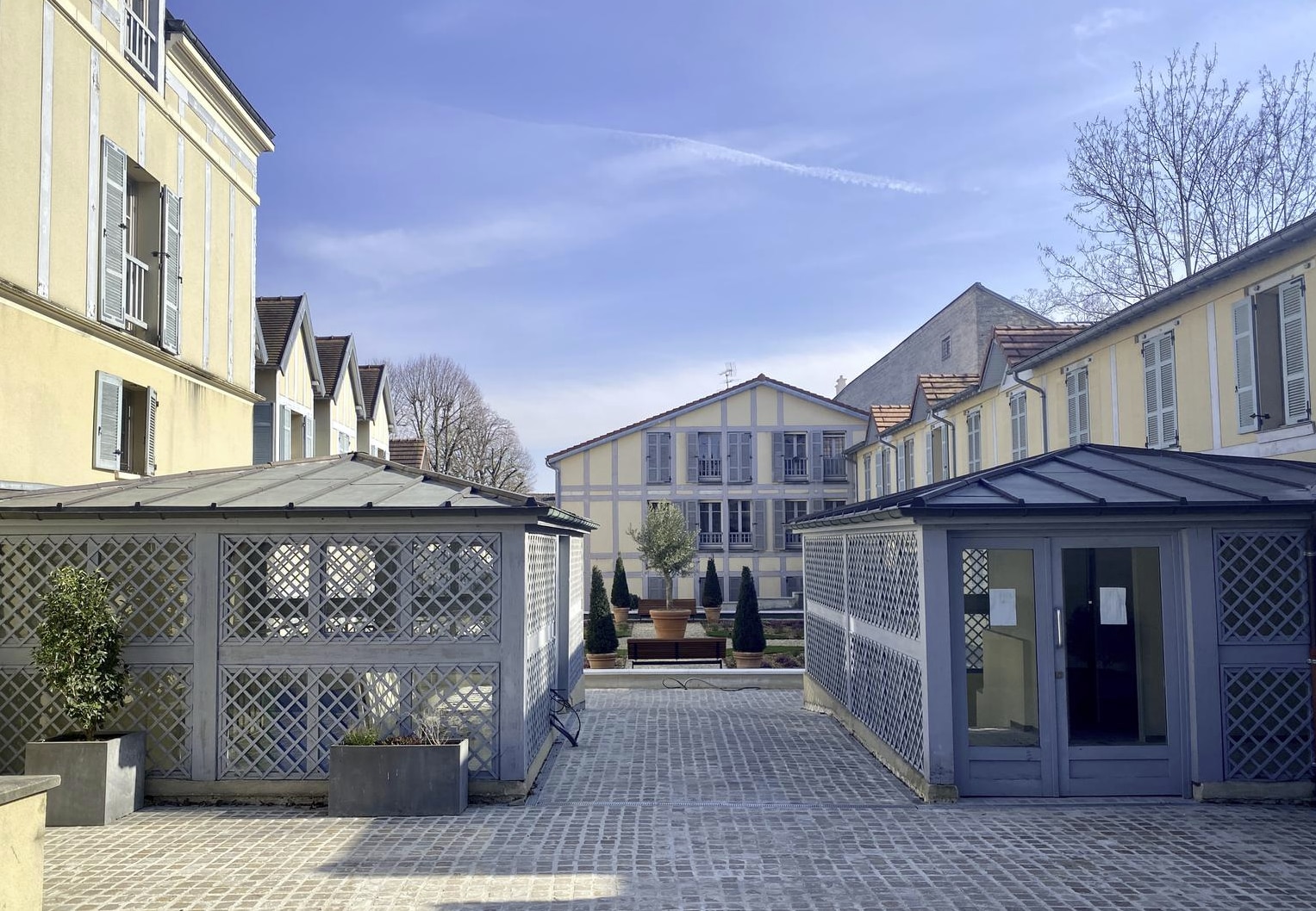 6 Rue De Tourville, Saint-Germain-en-Laye to rent Building Photo- Image 1 of 5