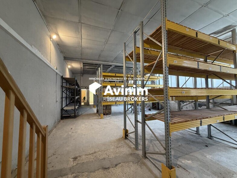 Industrial in Chambly to rent - Interior Photo - Image 3 of 10