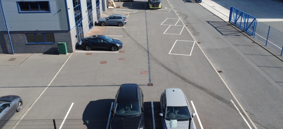 Belmore Way, Derby to rent - Building Photo - Image 2 of 3