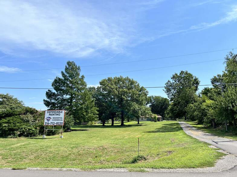 4622 S Southeast Blvd, Wichita, KS for sale - Building Photo - Image 2 of 7