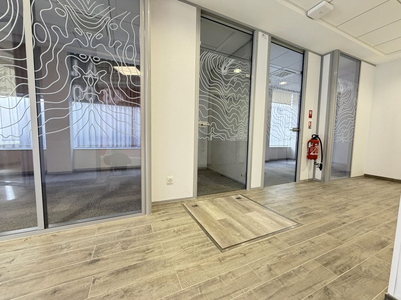 Retail in Paris to rent - Interior Photo - Image 3 of 8