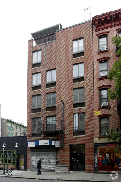 165 Elizabeth St, New York, NY for rent - Building Photo - Image 2 of 2