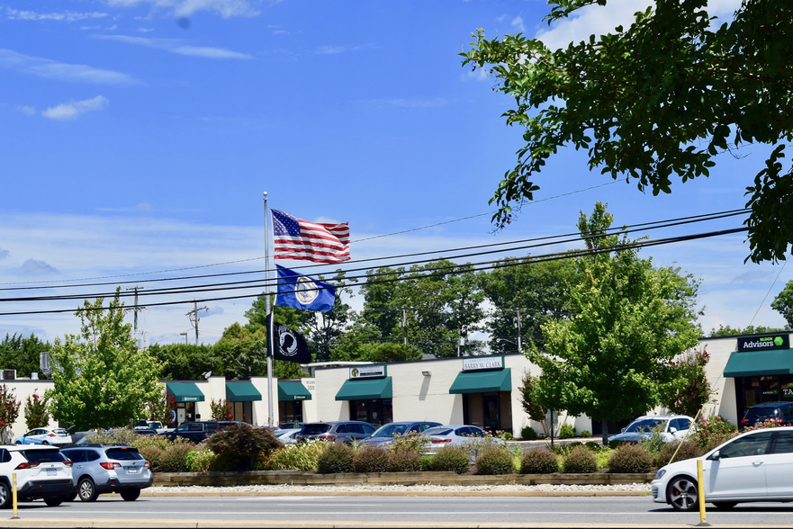 100-810 Westwood Office Park, Fredericksburg, VA for rent - Building Photo - Image 1 of 14