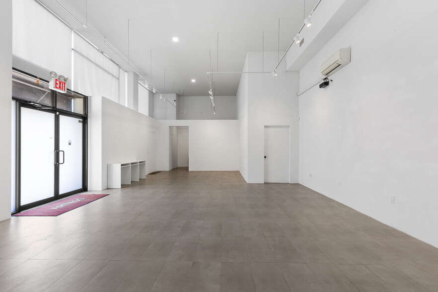 3288 48th St, Astoria, NY to rent - Interior Photo - Image 2 of 15