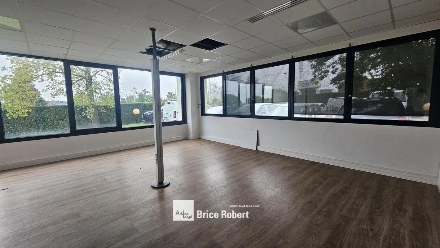 23 Rue Maryse Bastié, Bron to rent Interior Photo- Image 1 of 7