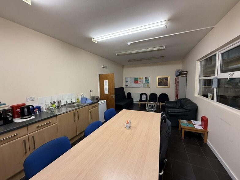 Road One, Winsford to rent - Building Photo - Image 2 of 12