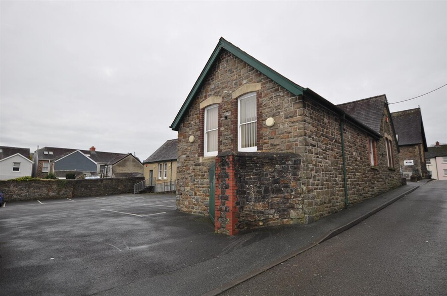 Penuel St, Carmarthen for rent - Primary Photo - Image 1 of 2