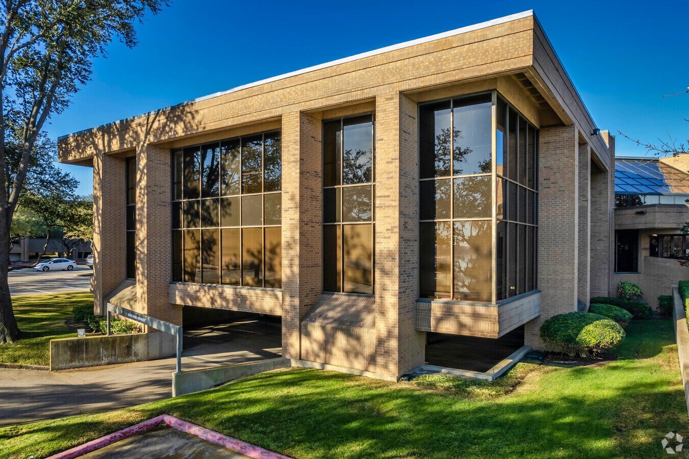 83308350 Meadow Rd, Dallas 75231 Office for Sale UK