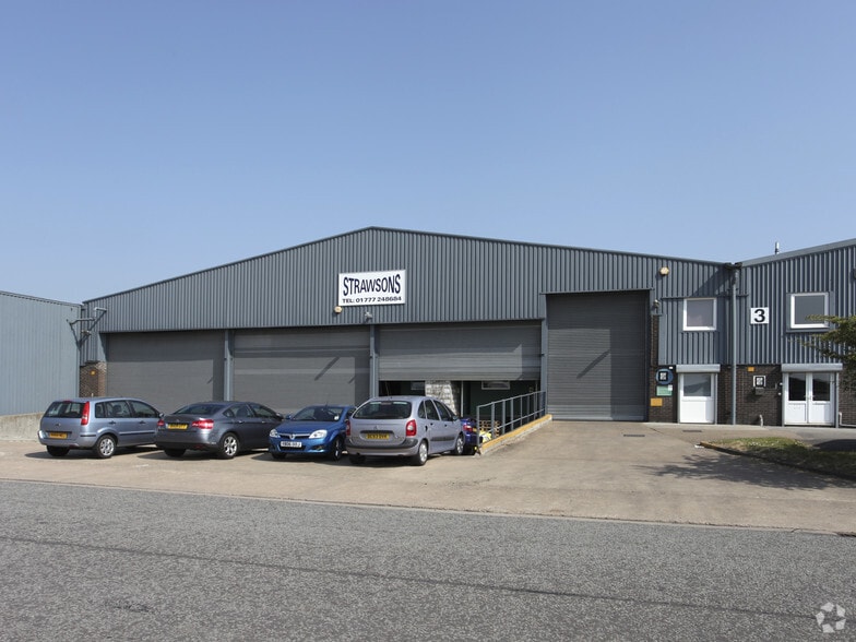 Corringham Rd, Gainsborough to rent - Building Photo - Image 2 of 7