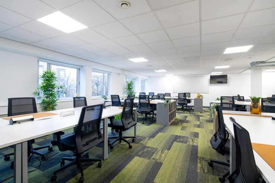 Redcliffe Way, Bristol to rent - Building Photo - Image 2 of 7