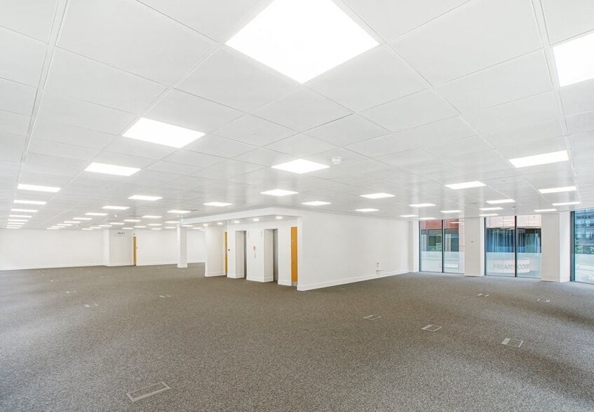 5 Lloyd's Av, London to rent - Building Photo - Image 2 of 5