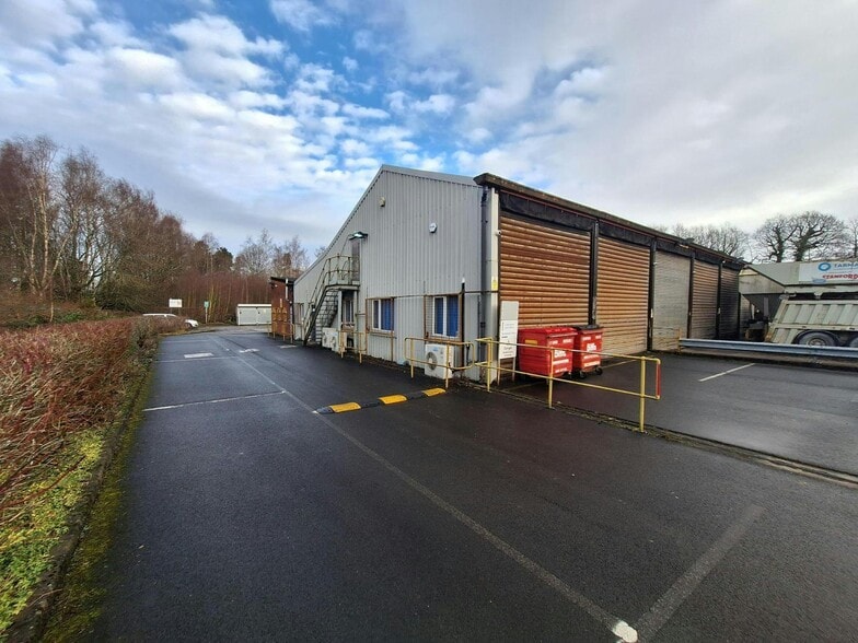 Congleton Rd, Macclesfield to rent - Building Photo - Image 2 of 7