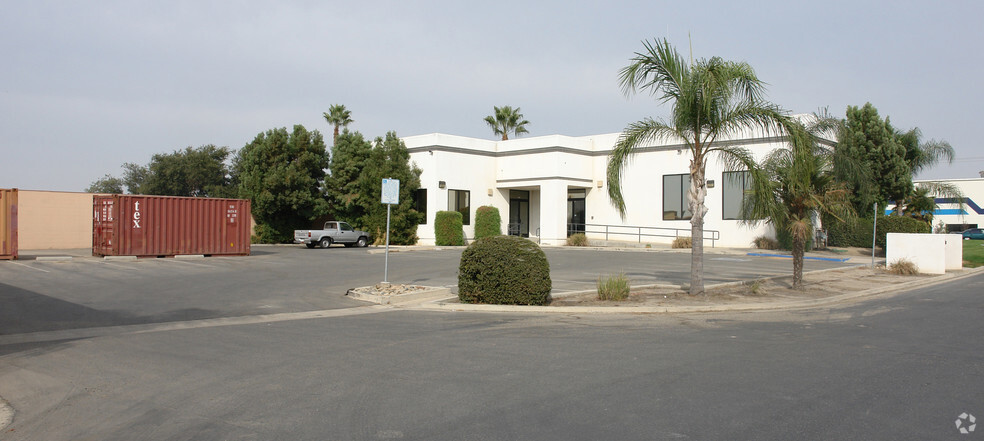 635 N Plaza Dr, Visalia, CA for rent - Building Photo - Image 2 of 5