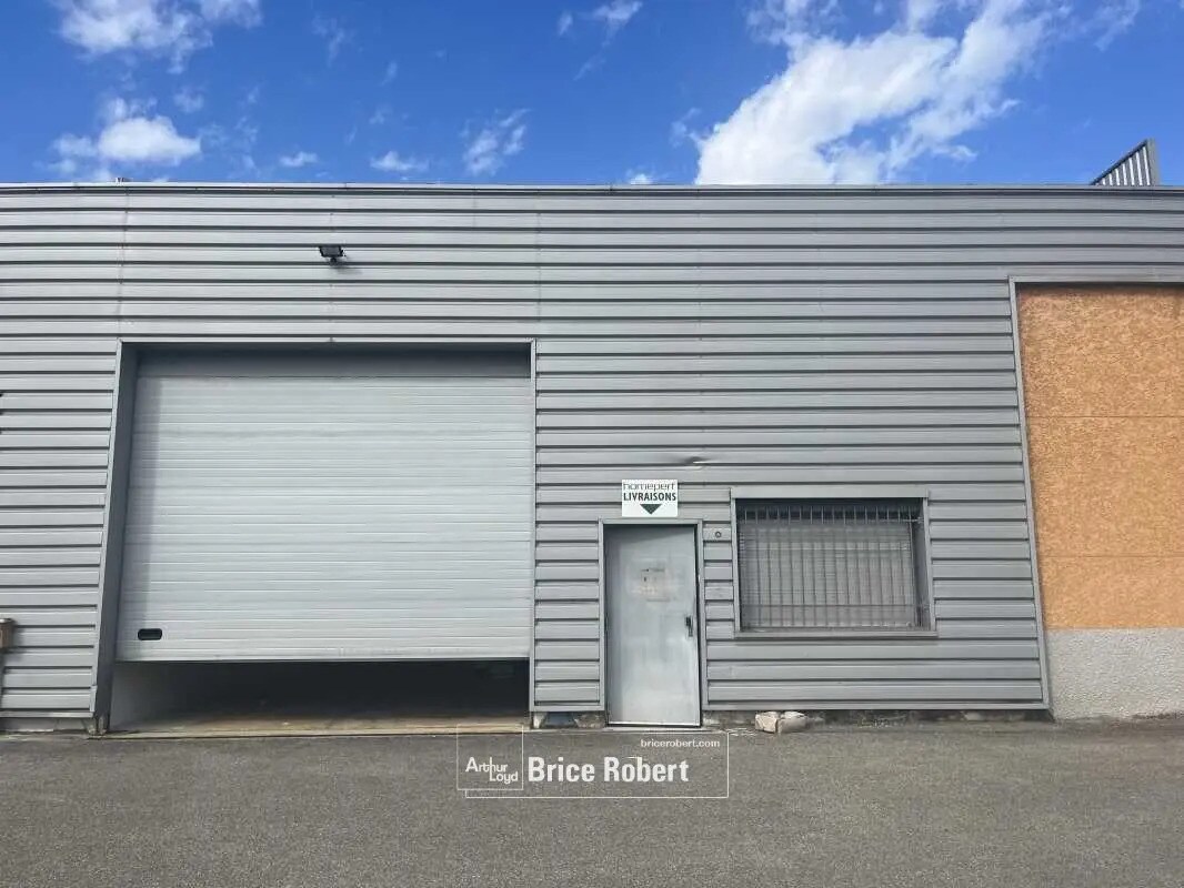 Office in Villeurbanne to rent Building Photo- Image 1 of 11