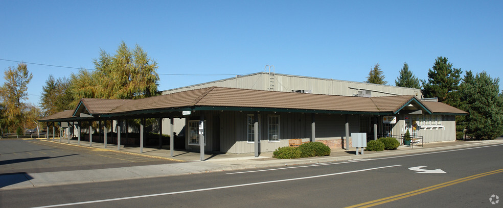 700-740 Row River Rd, Cottage Grove, OR for sale - Building Photo - Image 1 of 1