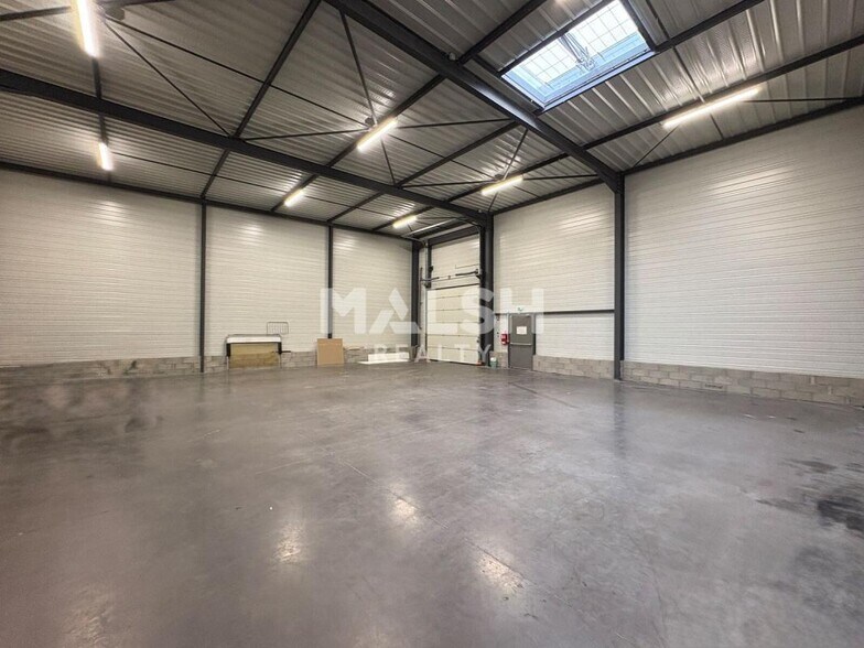 Light Industrial in MARCILLY-D'AZERGUES to rent - Interior Photo - Image 3 of 13