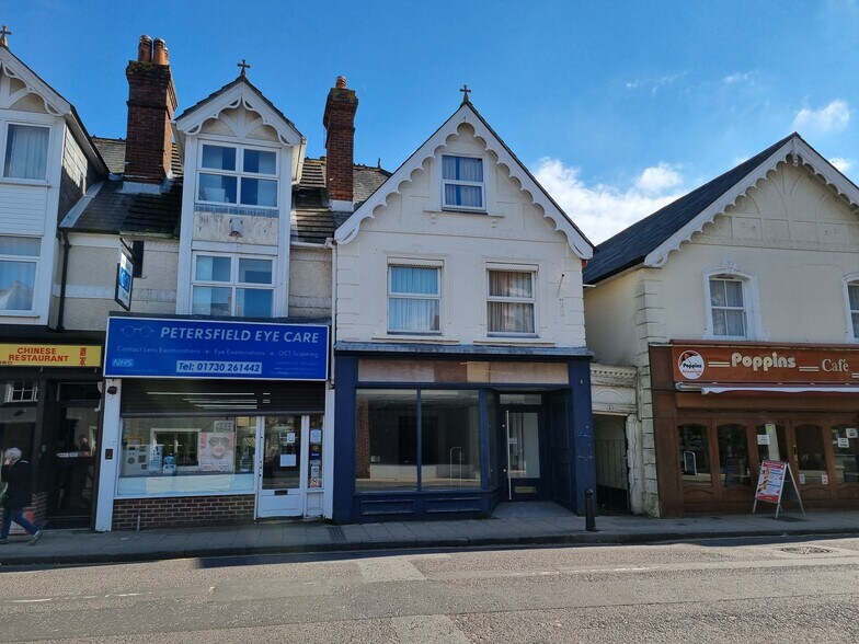 15 Chapel St, Petersfield to rent - Building Photo - Image 3 of 3