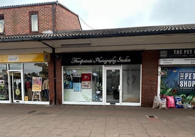 Rainham Shopping Centre, Gillingham to rent - Building Photo - Image 1 of 1