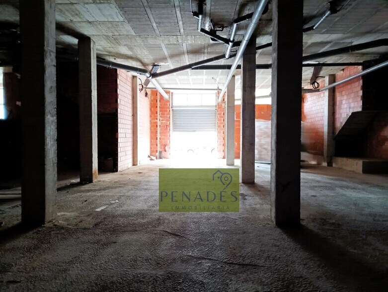 Retail in Ontinyent, Valencia to rent - Interior Photo - Image 1 of 11