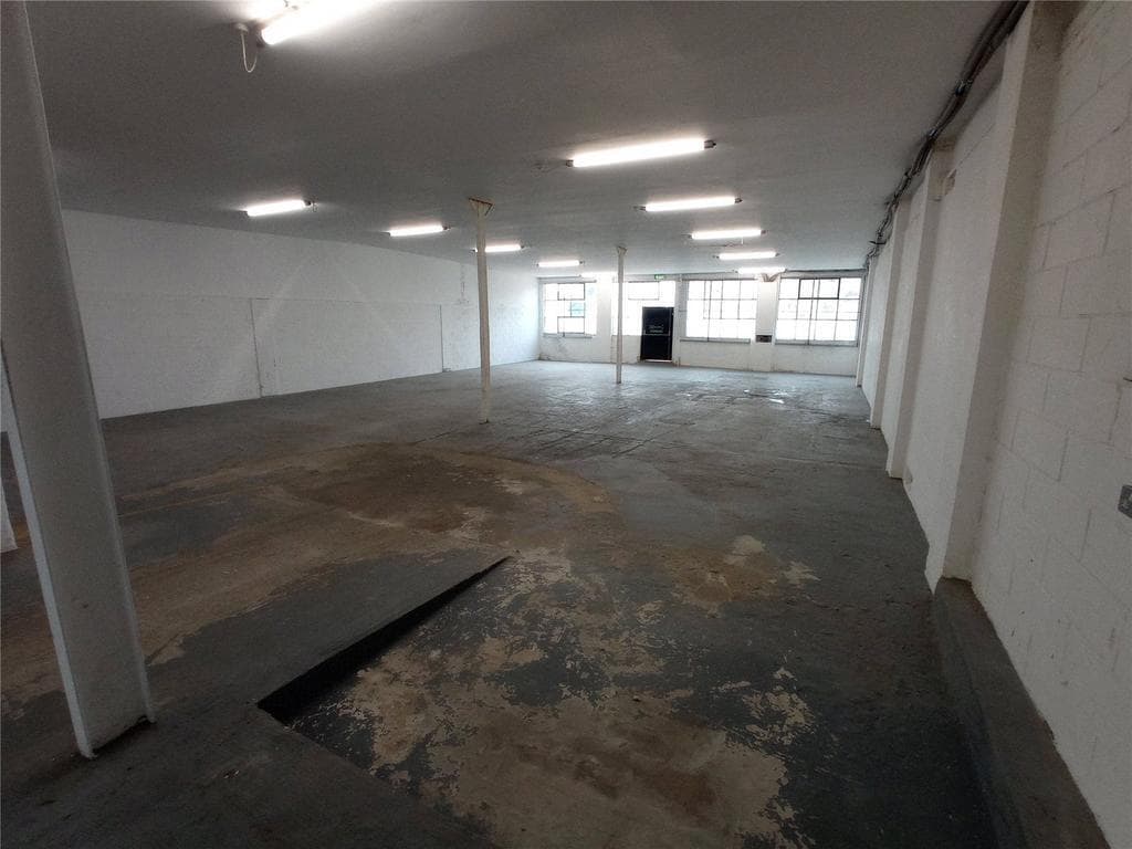 Unit 62A Princess Margaret Rd, Tilbury to rent Building Photo- Image 1 of 3