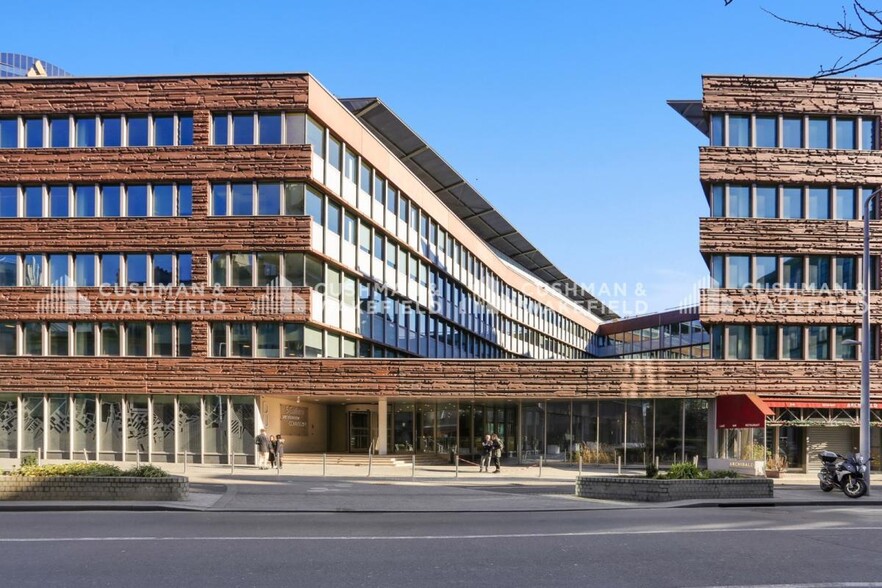 5-11 Boulevard Gallieni, Issy-les-Moulineaux to rent - Building Photo - Image 3 of 14