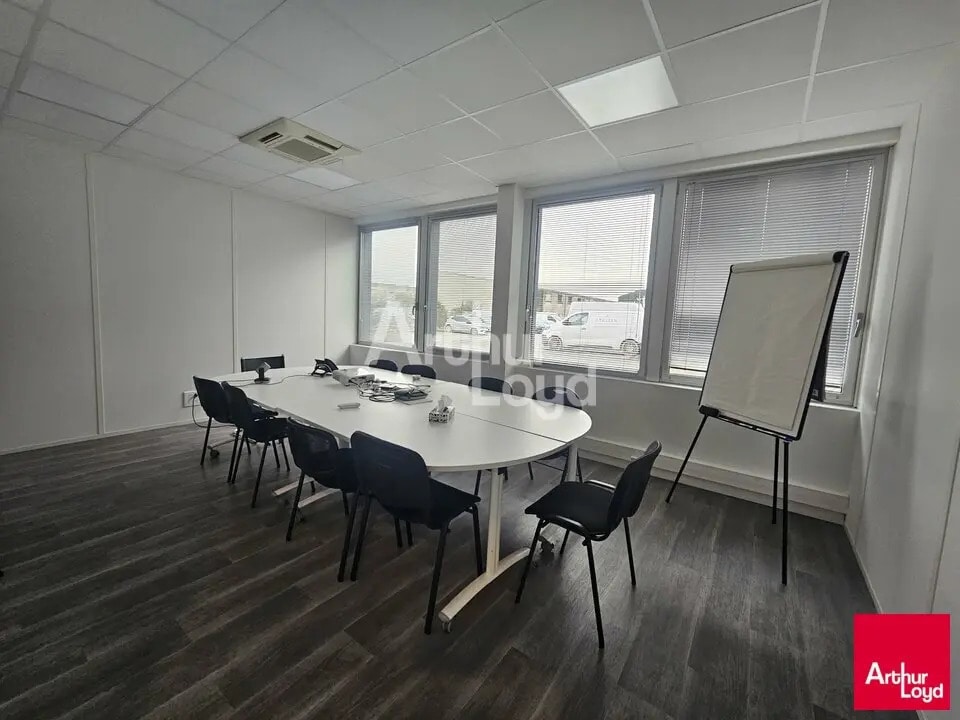 Location Bureaux 233 m² - Photo 1