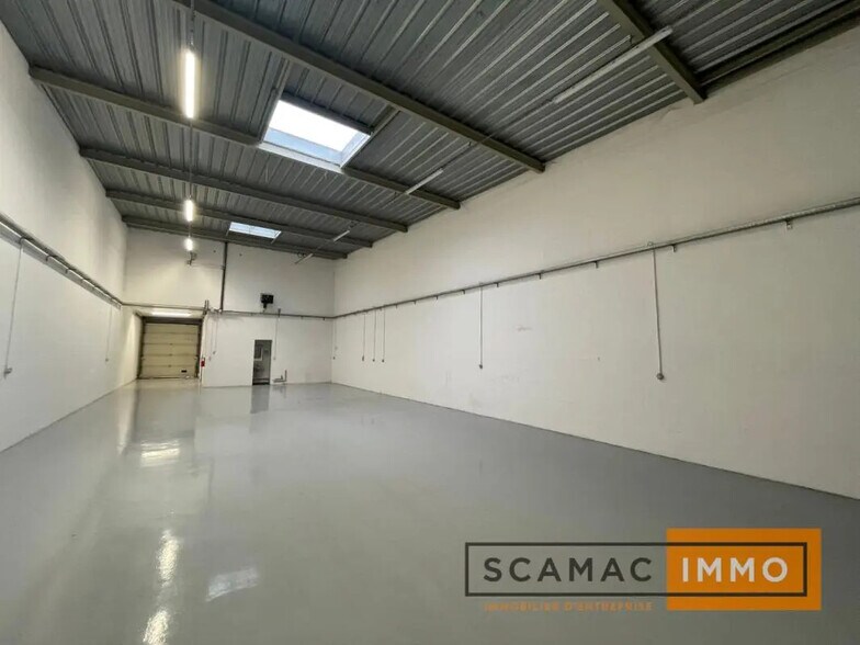 Industrial in Chilly-Mazarin to rent - Building Photo - Image 3 of 8