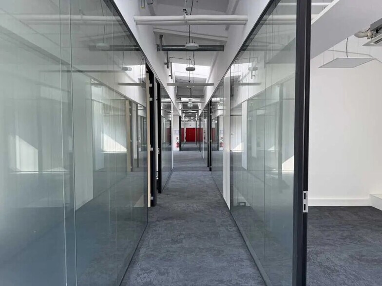 Office in Vanves to rent - Interior Photo - Image 3 of 21