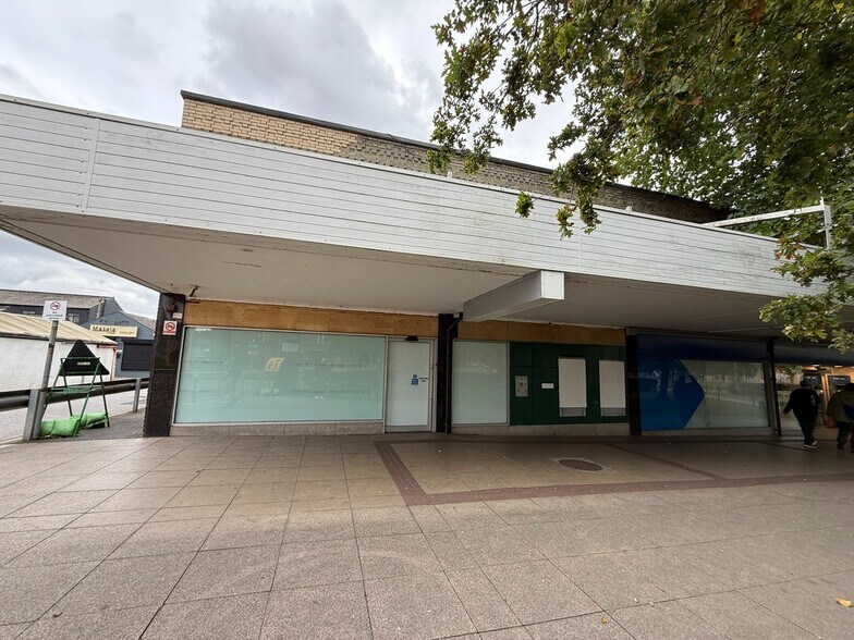 Crossgates, Leeds to rent - Building Photo - Image 3 of 3