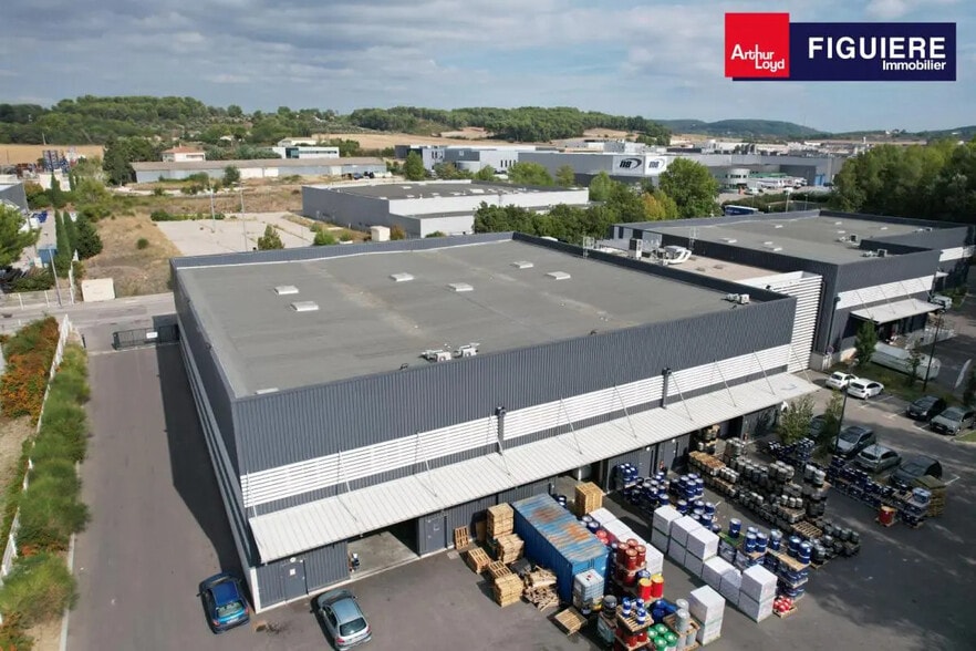 Light Industrial in Aix-en-Provence to rent - Building Photo - Image 3 of 6