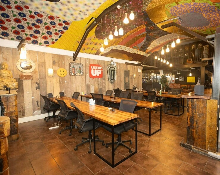 Camden Rd, London to rent - Building Photo - Image 3 of 8