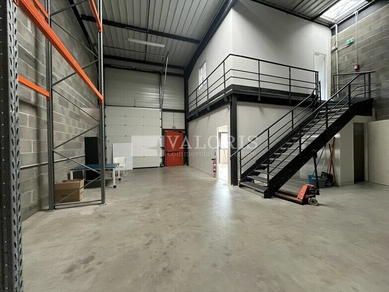 150 Rue Georges Charpak, Civrieux for sale - Interior Photo - Image 2 of 6