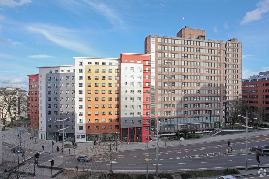 Bond St S, Bristol to rent - Building Photo - Image 2 of 3