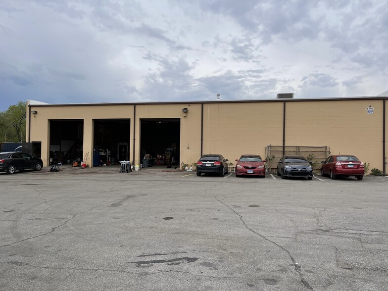 3620 Big Bend Industrial Ct, Maplewood, MO for rent - Building Photo - Image 2 of 4