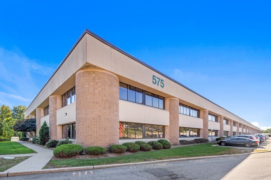 575 Corporate Dr, Mahwah, NJ for rent - Building Photo - Image 1 of 18