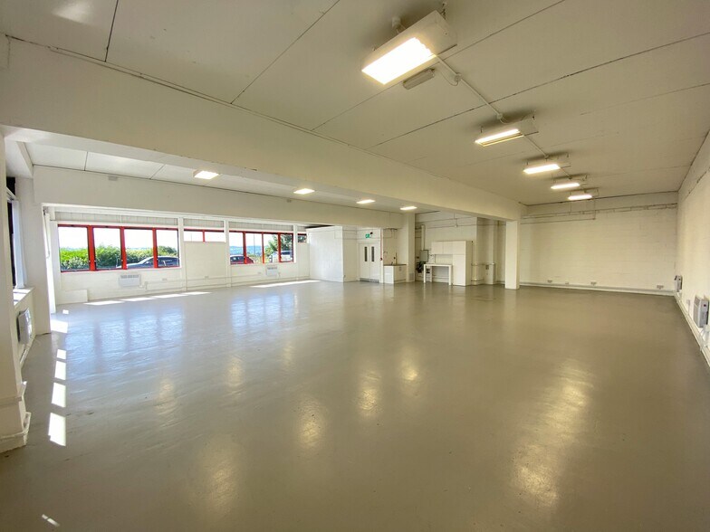 145 Summerlee St, Glasgow to rent - Building Photo - Image 3 of 10
