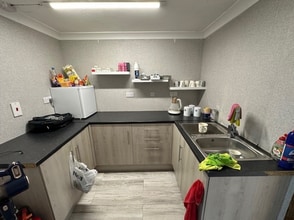 300-318 Stroud Ave, Willenhall to rent Interior Photo- Image 2 of 3