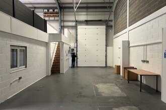 Bell Clos, Plymouth to rent Interior Photo- Image 2 of 7