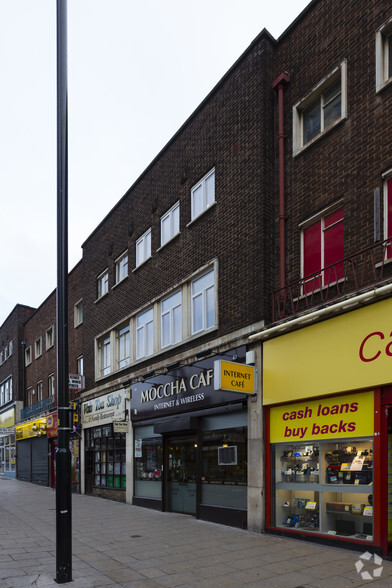 61-63 Kirkgate, Wakefield for sale - Primary Photo - Image 1 of 1