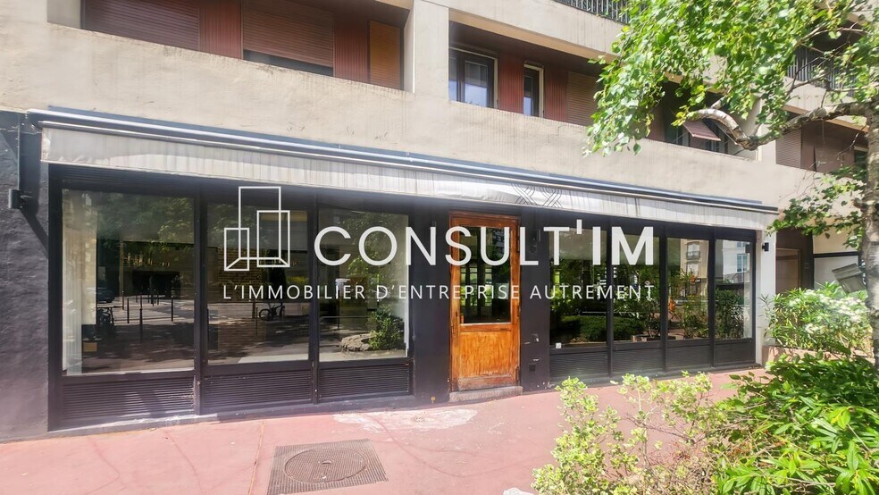 Retail in Boulogne Billancourt to rent - Building Photo - Image 2 of 7