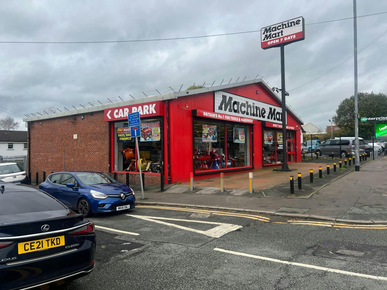 209 Bury New Rd, Manchester to rent Primary Photo- Image 1 of 10